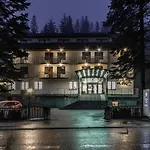 Vestina Hotel