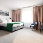 Vestina Hotel 3*